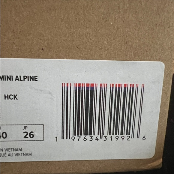 UGG Women’s Classic Mini Alpine boots - Picture 10 of 16